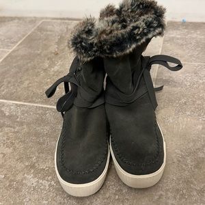 Women’s TOMS boots